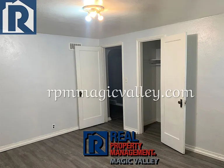 302 N Birch St — Photo 7