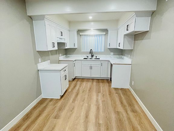 4th image of 212 S Jackson St APT 4