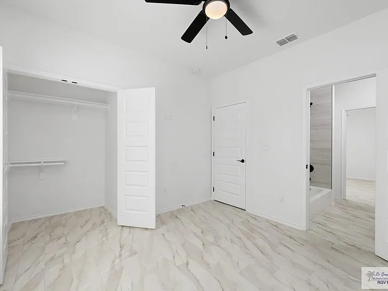 405 Lion'S Villa Ave #14 — Photo 14