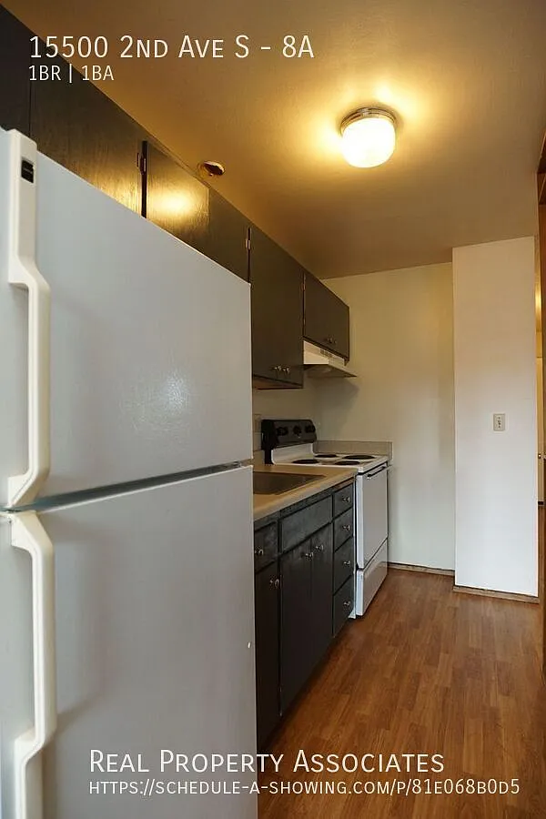 Cozy One Bedroom Apartment with Large Private Balcony Located in Burien Near Seattle — Photo 3