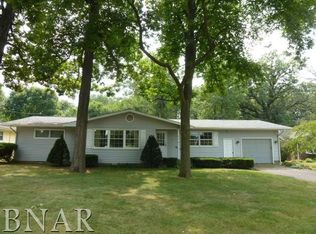 812 W Woodlawn St, Clinton, IL 61727