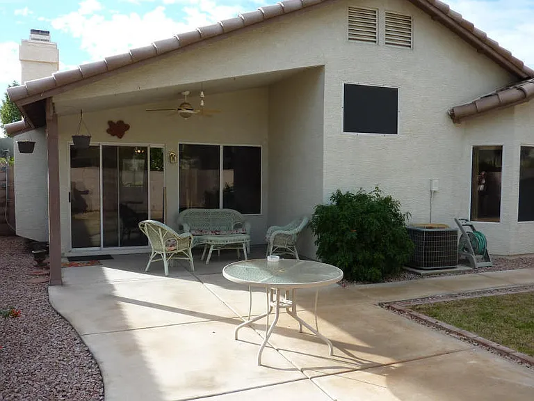 140 W Oxford Ln — Photo 15