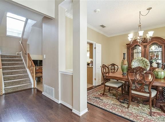 3rd image of 6111 Kingswood Dr