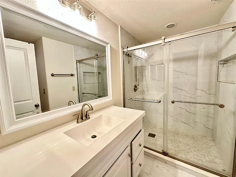 1602 Elgin St #13 — Photo 8