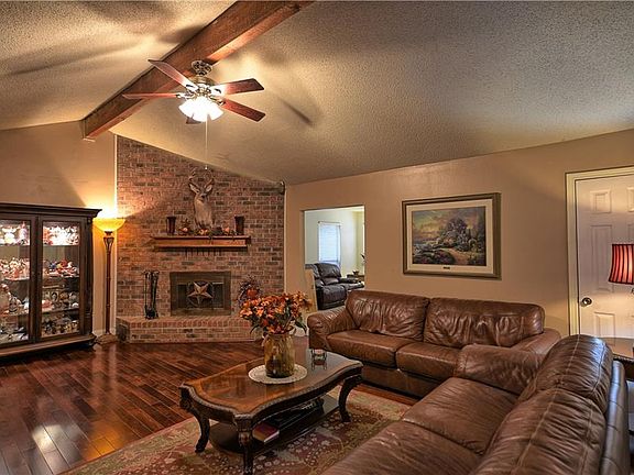 4th image of 1921 Longmeadow Dr