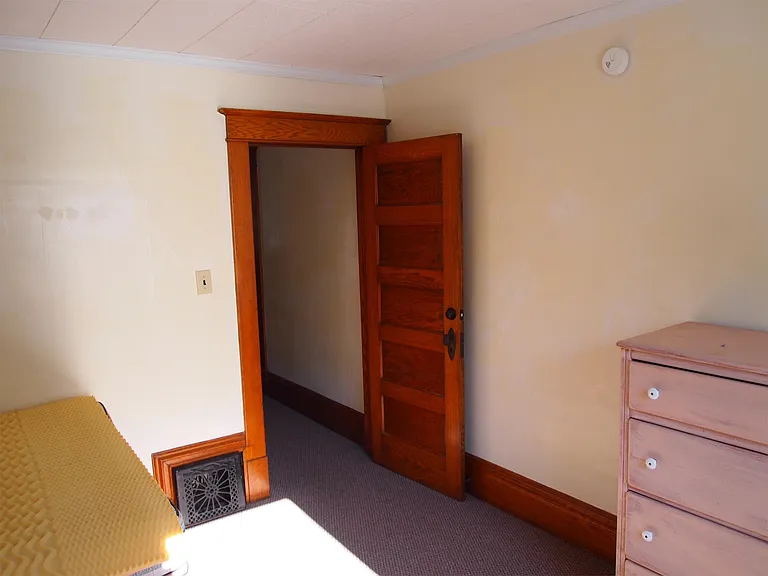 187 N West St — Photo 35