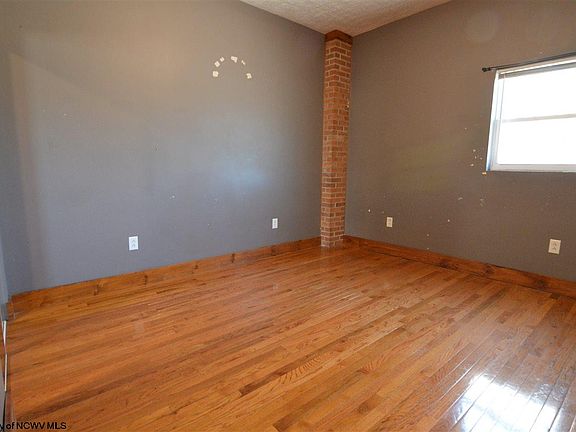 5th image of 444 Brockway Ave #203