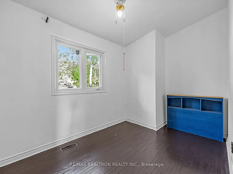 310 East Ave E — Photo 11