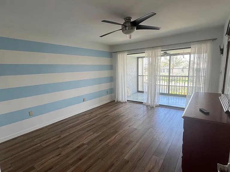 1433 Mediterranean Dr #E — Photo 13