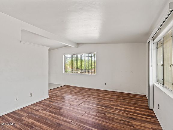 5th image of 725 N Avenida Feliz
