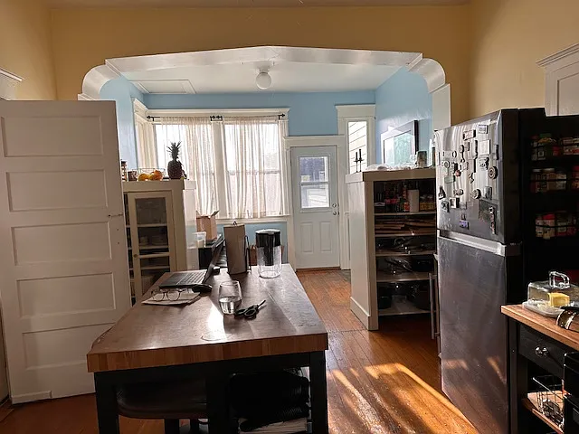 4 bed, 1250 sqft, $2,500 — Photo 3