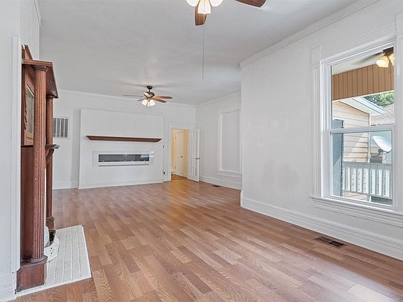 5th image of 1123 W Gandy St
