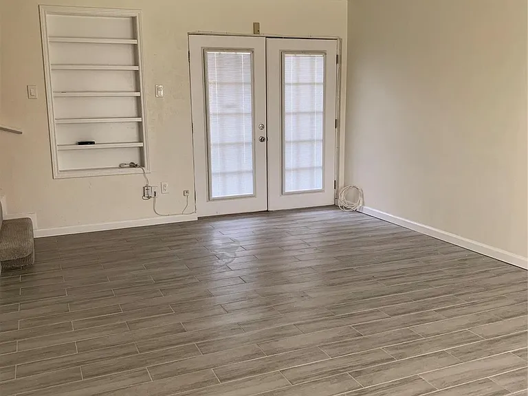 2211 Montclair Dr — Photo 9