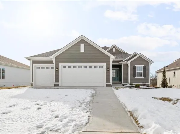 2127 SW Hook Farm Dr, Lees Summit, MO 64082