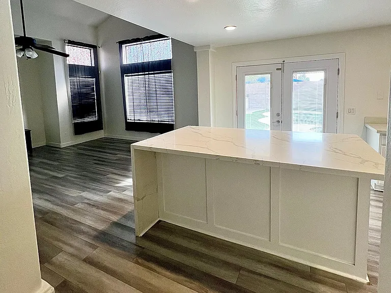2721 S 108th Ave — Photo 16