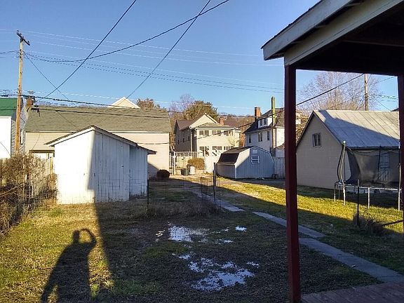 3rd image of 808 Rose Ave