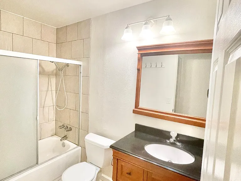 1431 Jasmine Cir — Photo 3