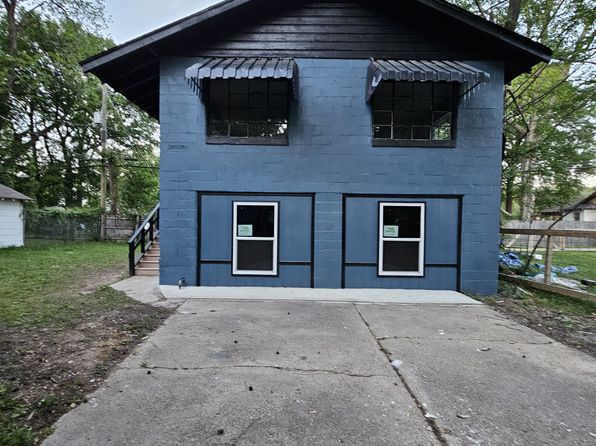 2010 Pine St