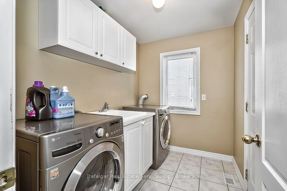 3 bed, $4,200 — Photo 3