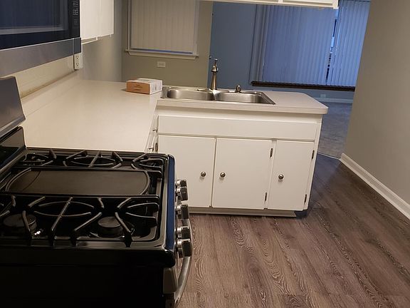 3rd image of 91 Parkview Ave