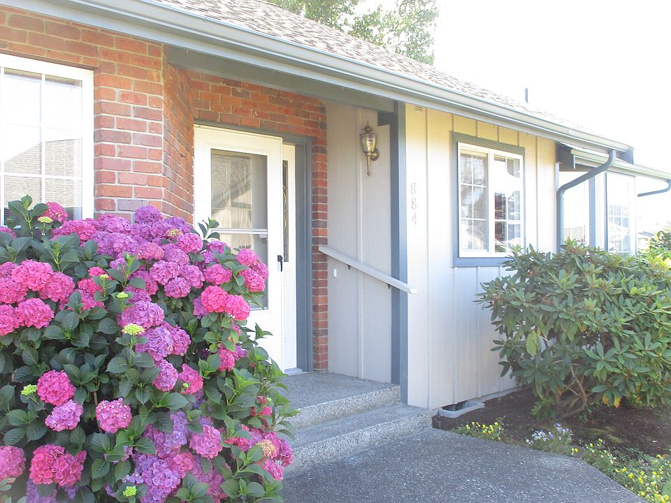1st image of 884 N Oxford Way