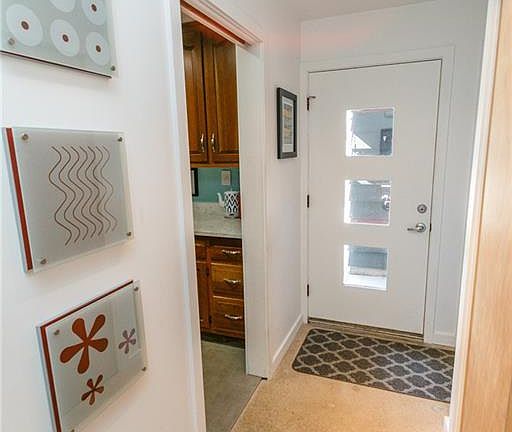 3rd image of 30534 Manhasset Dr