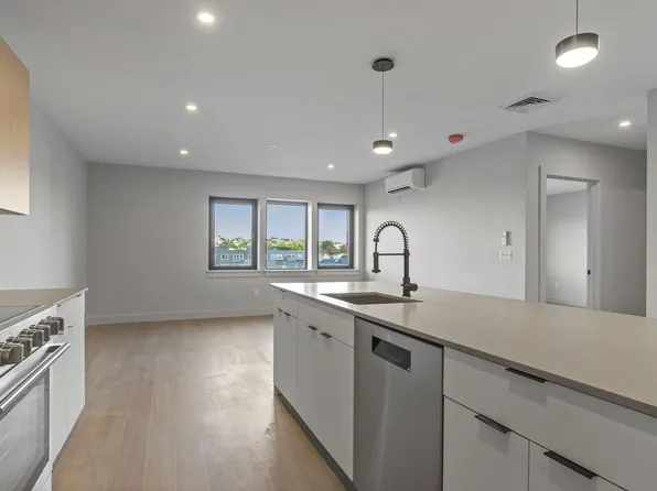 75 Chestnut Street #408, Portland, ME 04101