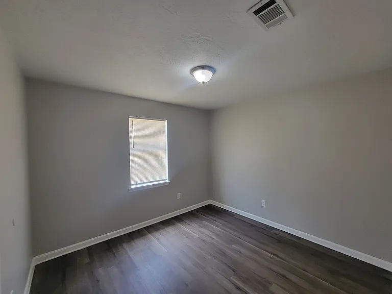 611 Langley Ct — Photo 17