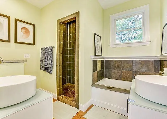 526 S Causeway Rd — Photo 30