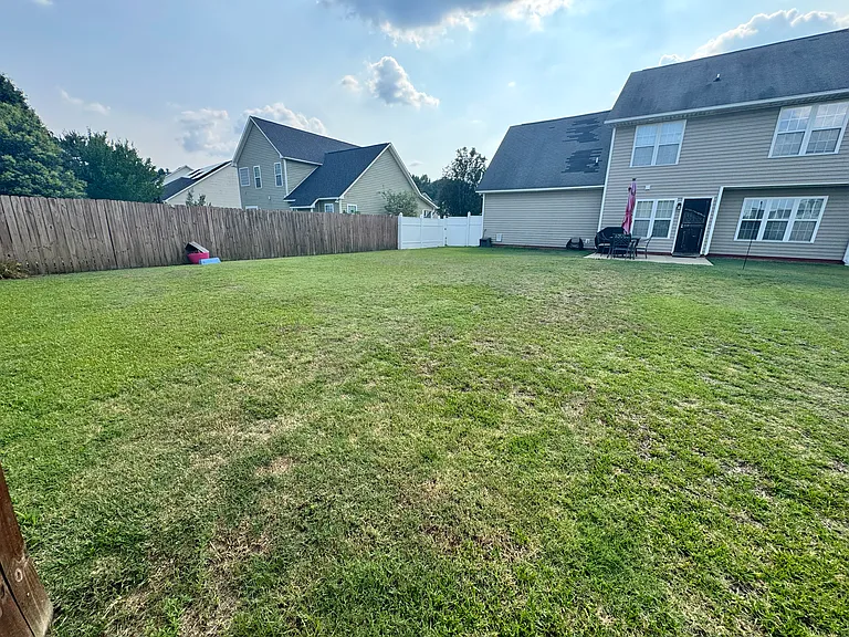 207 Bennington Dr — Photo 5