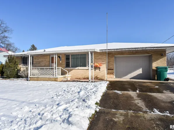 402 Sherwood Park Rd, Washington, IL 61571