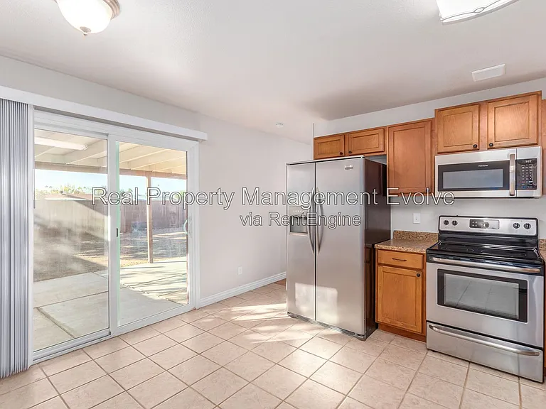 5438 S 46th Pl — Photo 12