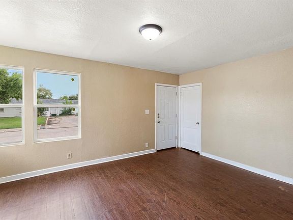 3rd image of 1213 W 9th St #1213