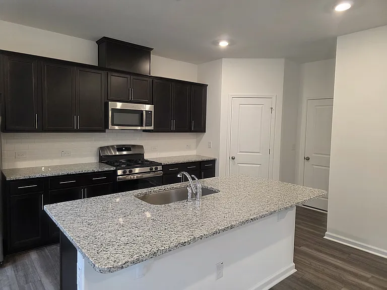 101 Napoleone St — Photo 9