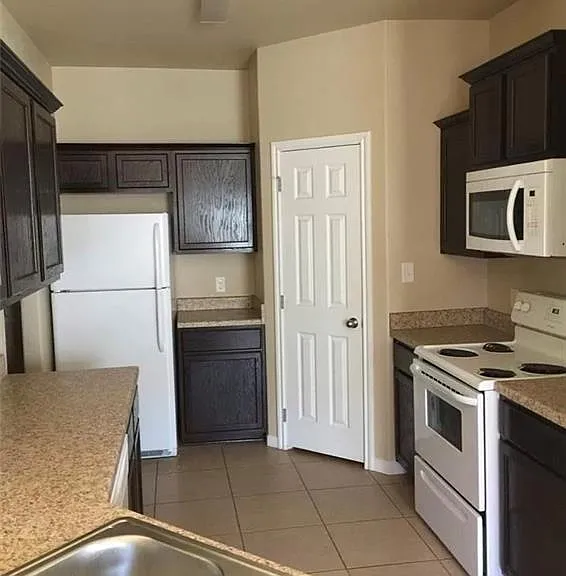 1208 Cavalry Ln #B — Photo 6