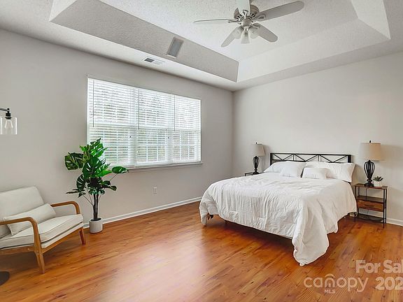 2nd image of 13922 Pilcher Dr