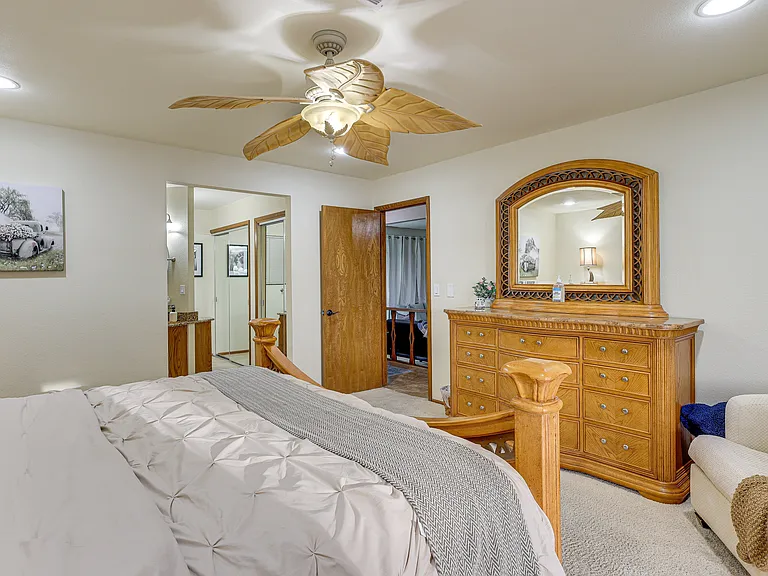2400 Baron Dr — Photo 11