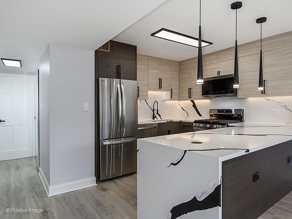 3rd image of 3950 N Lake Shore Dr APT 2125