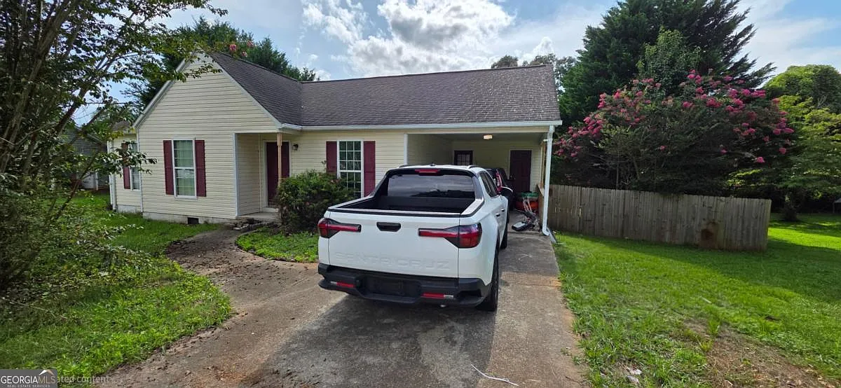 3 bed, 2.0 bath, 1074 sqft, $1,720 — Photo 1