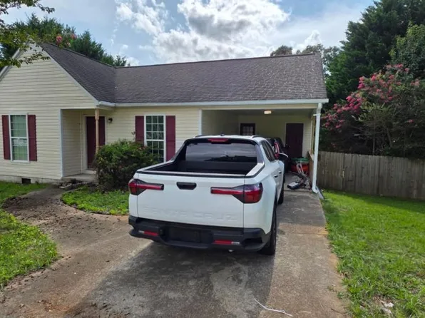 5831 Fieldstone Ct, Clermont, GA 30527