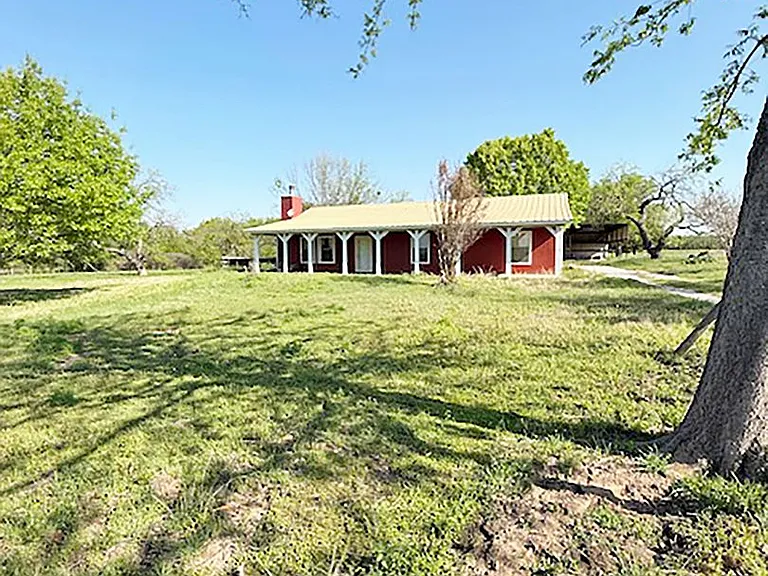 326 County Road 4228 — Photo 24