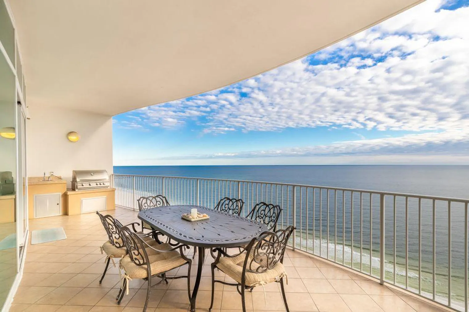 3 bed, 4.0 bath, 2432 sqft, $7,470 — Photo 2