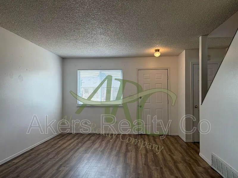 2 bed, 1.5 bath, $1,100 — Photo 4