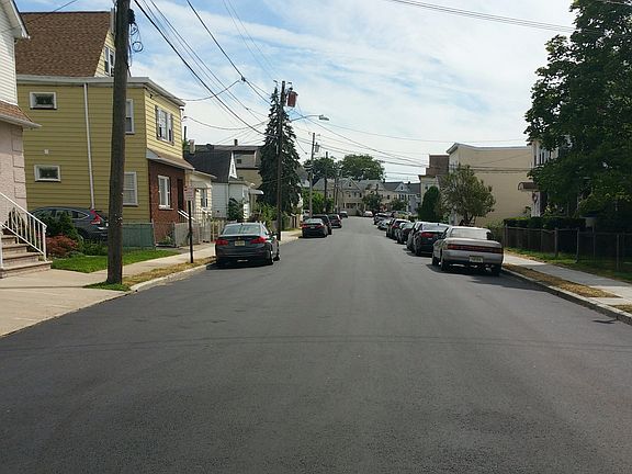 Exterior Neighborhood (street photo)