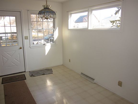 4th image of 31 Pleasant St
