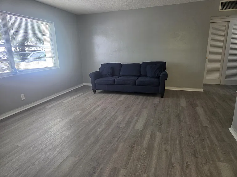 2031 Dewey St — Photo 18