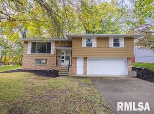 7001 N Willow Wood Dr, Peoria, IL