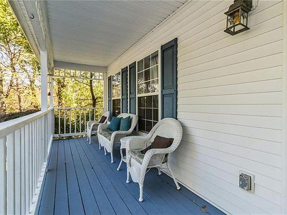 3rd image of 2 Meadow Ct