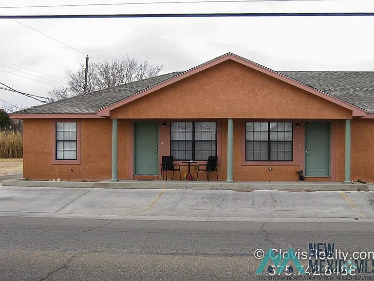 1600 S Avenue I — Photo 1