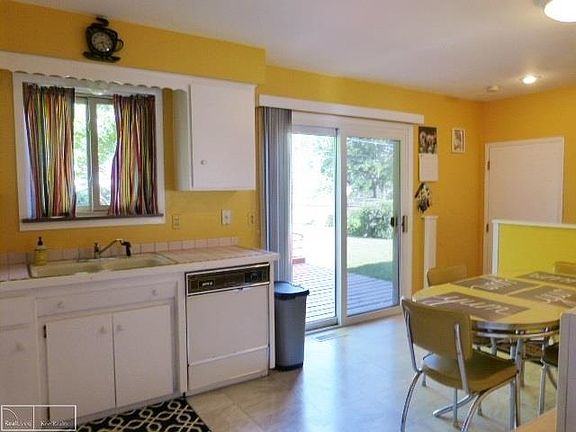 5th image of 43264 Vivian Dr